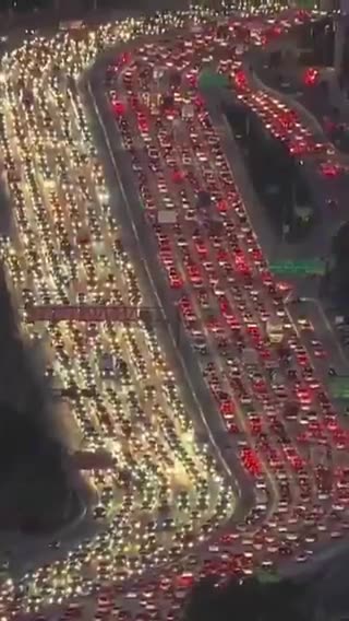 Traffic in 405 freeway downtown Los Angeles
