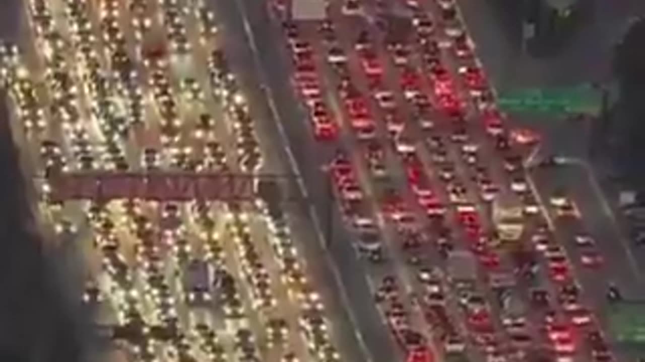 Traffic in 405 freeway downtown Los Angeles