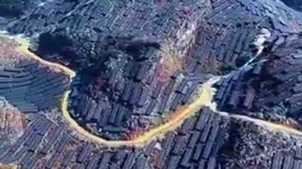 中国貴州省のソーラーパネルの海