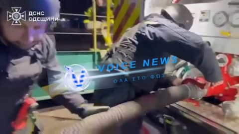 τουρκικό φορτηγό πλοίο καίγεται στο λιμάνι της Οδησσού