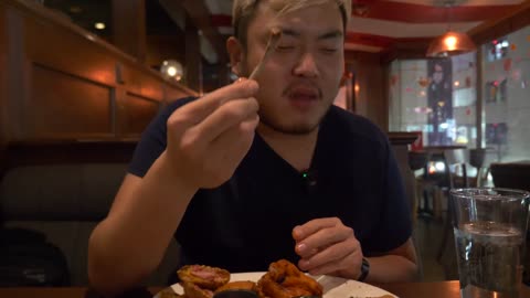 Americans Try TGI Friday's In Japan