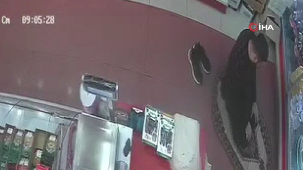 Erzurum'da iş yerinde korkutan anlar, Dolapta donan şişe patladı