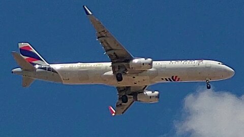 Airbus A321 PT-MXO coming from Belo Horizonte and Airbus A321 PT-XPH from São Luís to Fortaleza