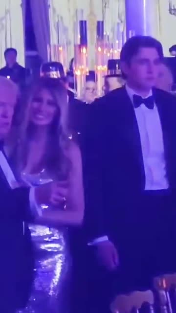 HOÀNG TỬ TRÔNG GIỐNG TỔNG THỐNG THẬT! ❤️❤️❤️❤️❤️