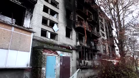 Kostiantynivka residents struggle in rubble as Russia advances