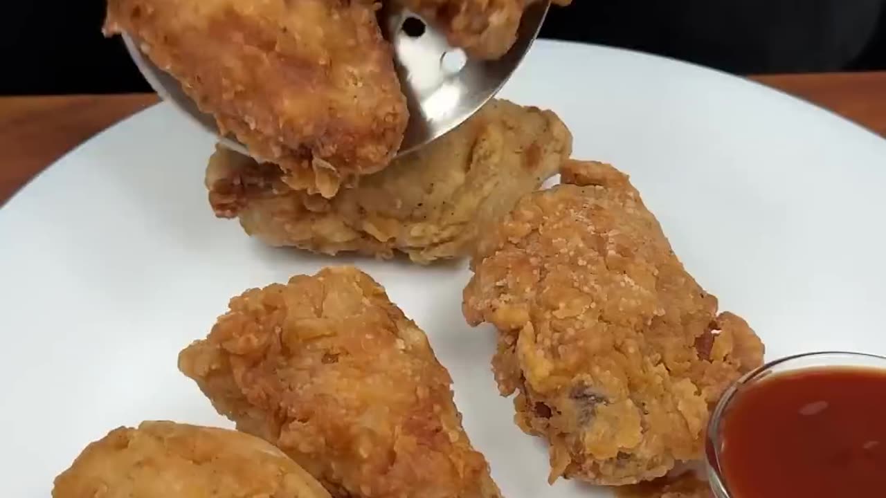 KFC Style Chicken Wings ASMR Cooking #shorts #food #cooking #recipe #crunchytreats #chicken #asmr