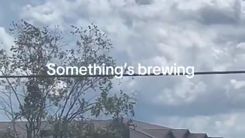 UFO mania - A large ship camouflaged among clouds filmed by residents in Nashvill...