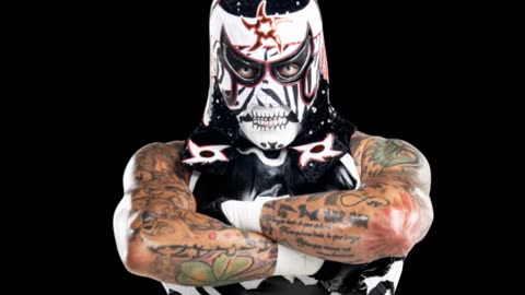 Penta Returns to Aid Rey Mysterio Against The Vision**