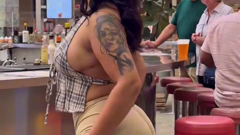 🍑 If It's Shaking I'm Looking 👀