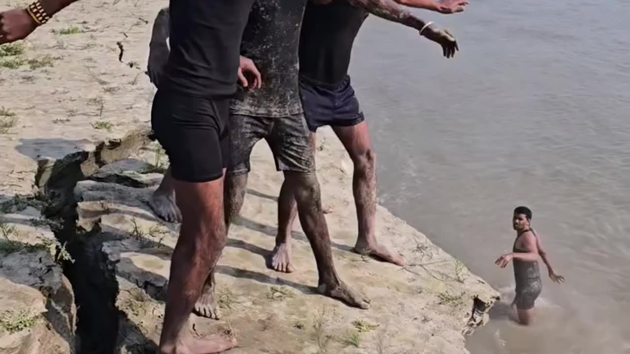 karar tod kar gira diya hai usi me dub mare