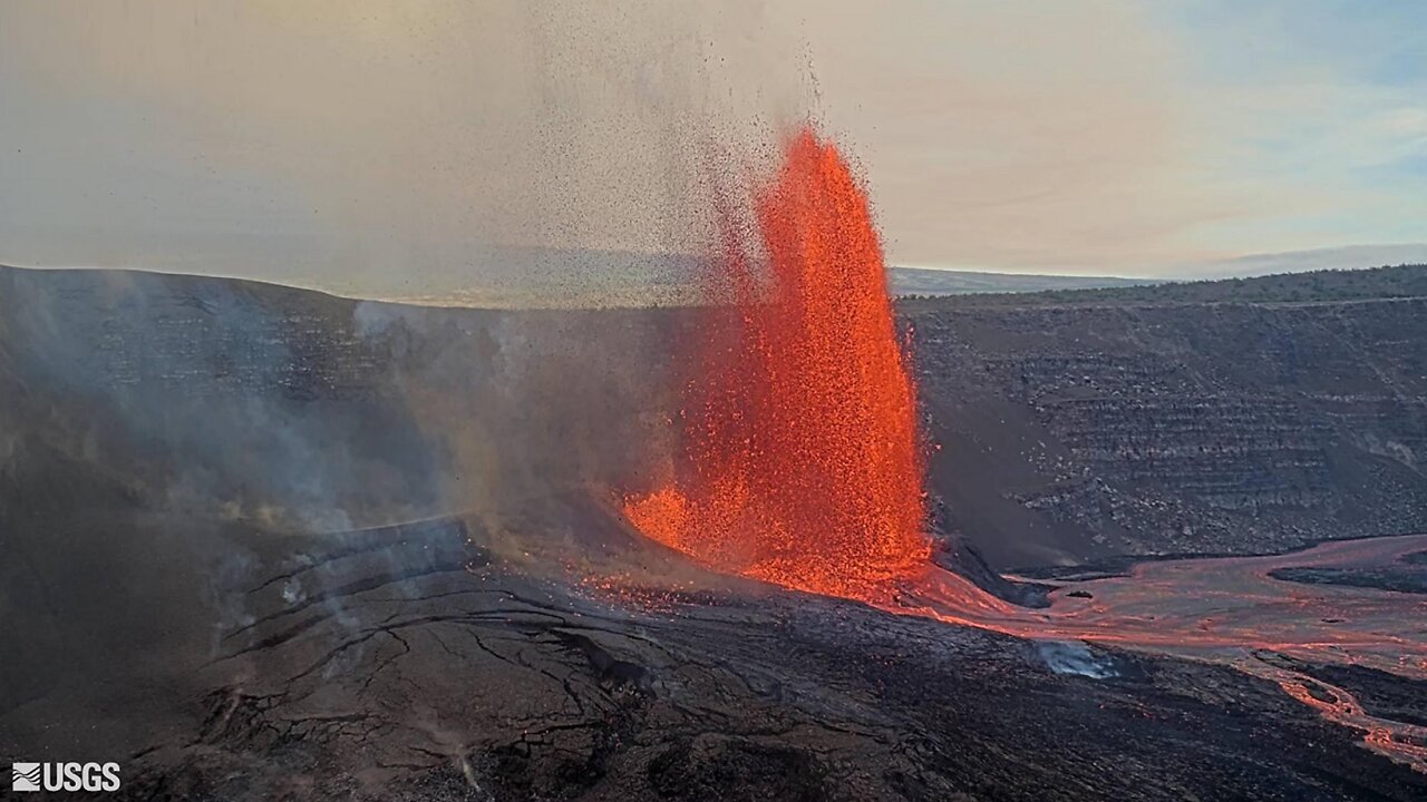 LIVE - Kīlauea volcano, Hawaii (west Halemaʻumaʻu crater)