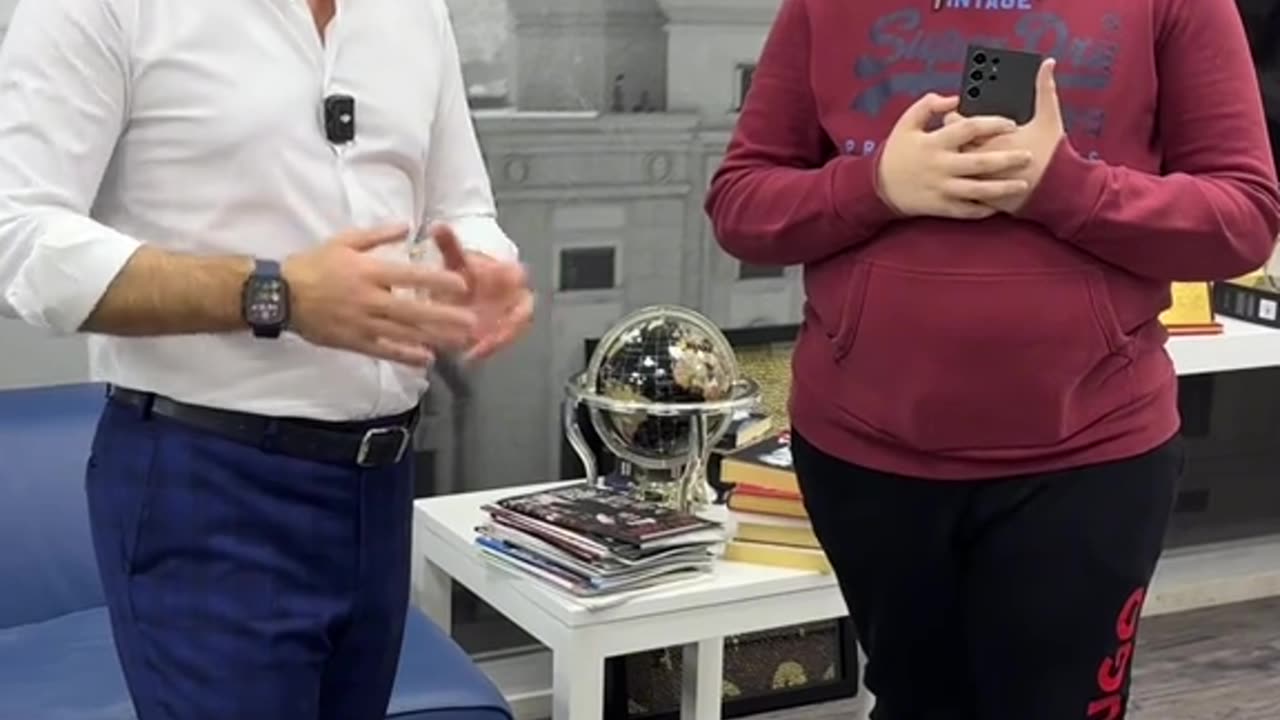 Njihuni me djaloshin shqiptar që zbuloi problemin në telefonat Samsung