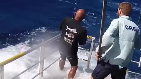 😮🔥 Watch These Guys Face a Dangerous Fishing Adventure! | FeedMyCuriosity