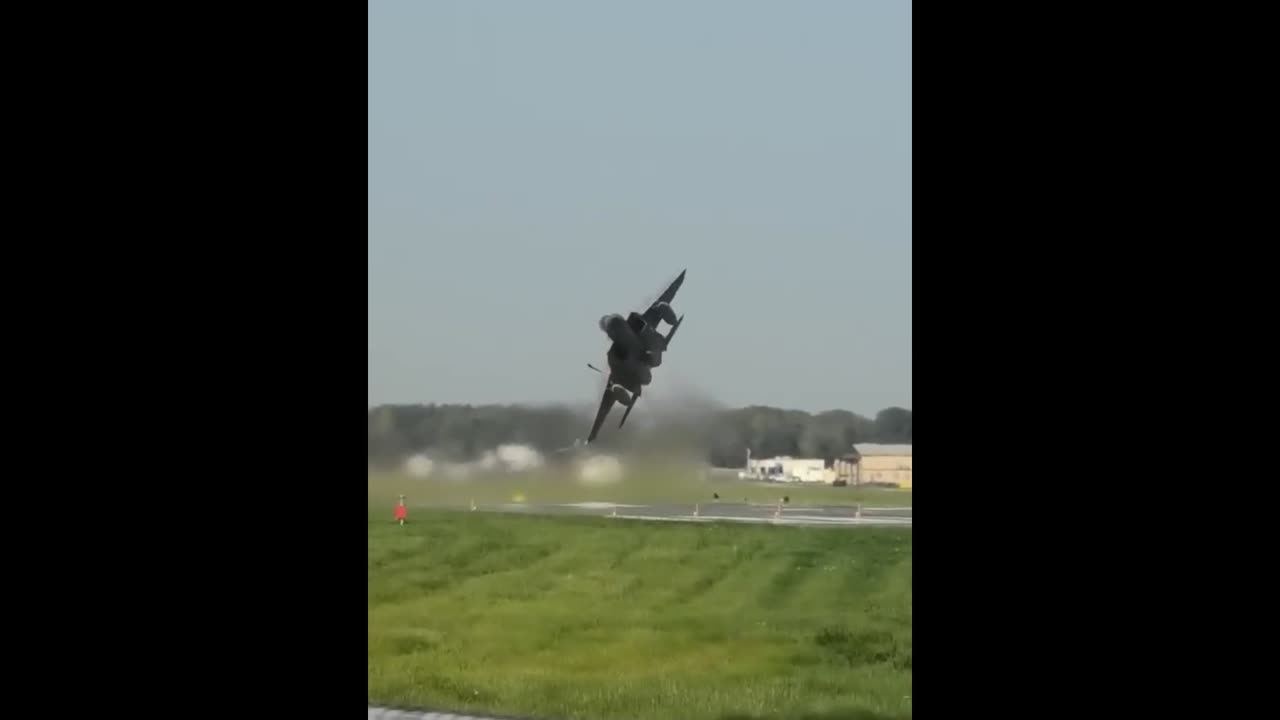 F-15 JET FIGHTER BLASTS OFF INTO THE SKY!