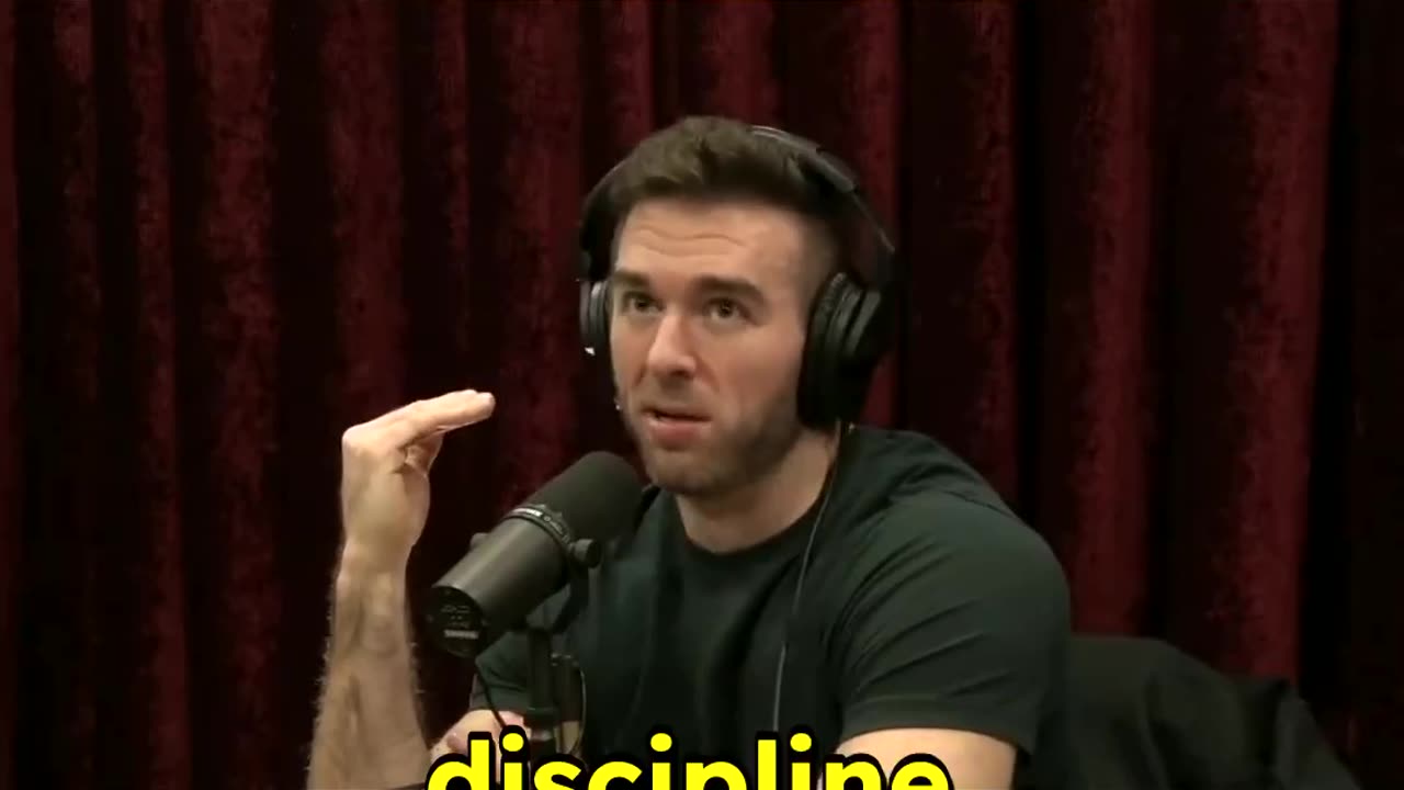 Fitness Icon Hates Eating - Derek and Joe Rogan #hunger #shredded