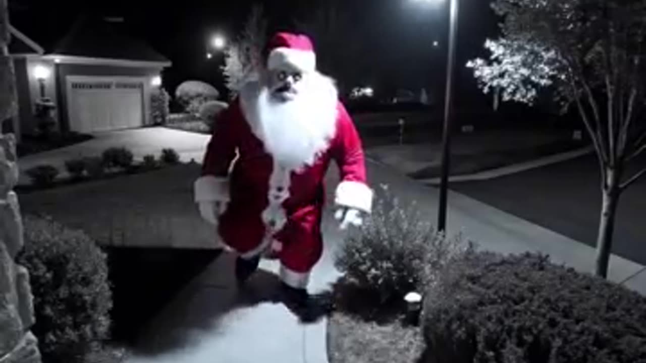 TERRIFYING SANTA CLAUS CAUGHT ON CCTV