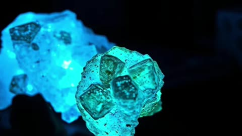 Asteroid Discovery: Fluorescent Minerals Reveal Quantum Secrets #shorts
