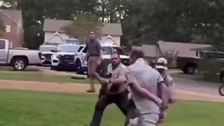 Cop slams Suspect against Wall - he tried to getaway