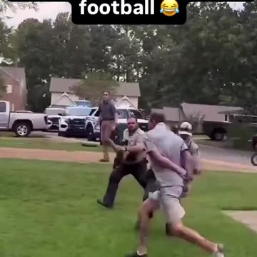 Cop slams Suspect against Wall - he tried to getaway