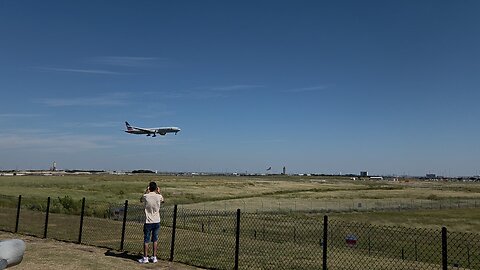 AMERICAN 21 HEAVY landing