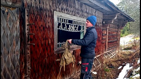 I rode into the mountains to explore an abandoned cabin… Inside — the silence of the past