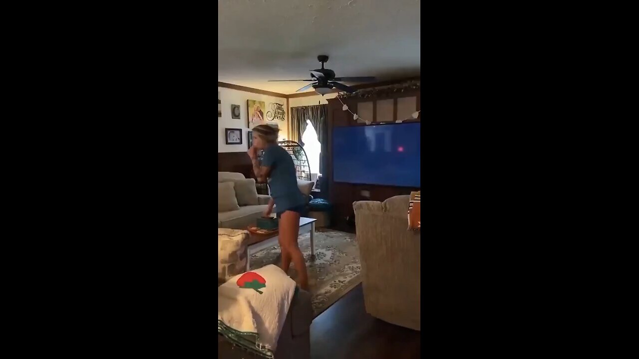 Scared then cracked up 😂😱