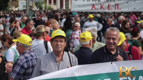 Thousands march in Greece against labor law changes 