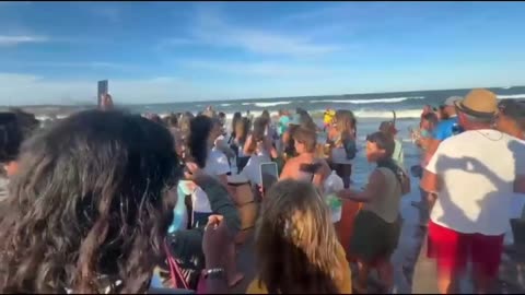 Mujeres homenajean a Iemajá tocando candombe - Punta del Diablo, Rocha 2 de febrero 2026