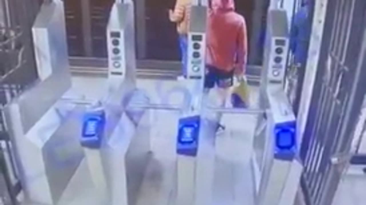 GRAPHIC: Lunatic Shoves Man Into Oncoming Subway Train