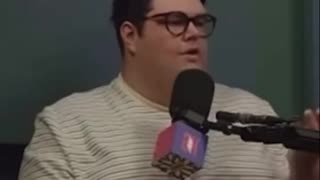 Liberal man says that everyone should get together and burn their gǔns, then we