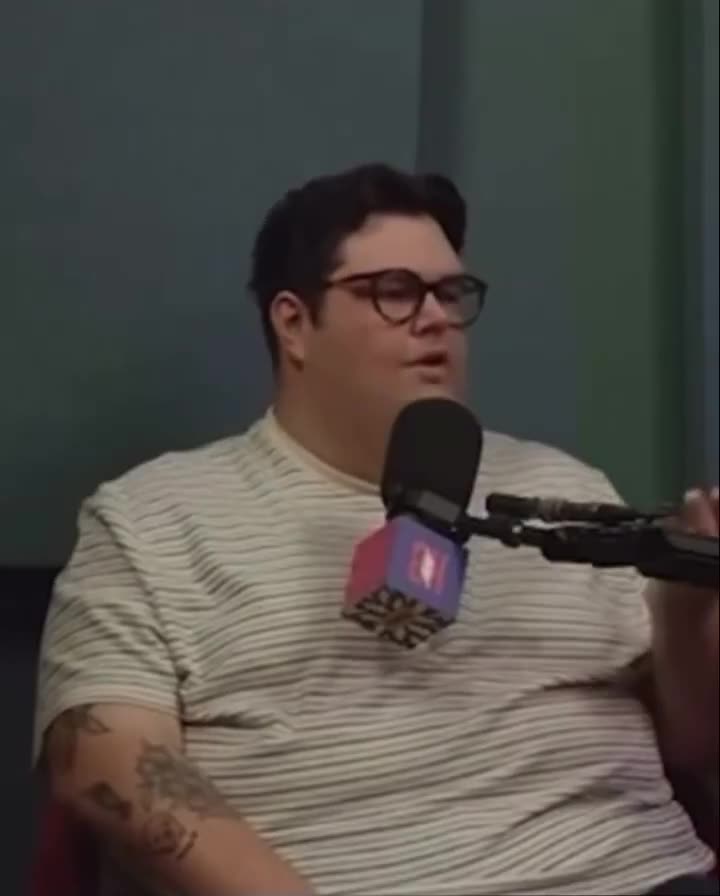 Liberal man says that everyone should get together and burn their gǔns, then we