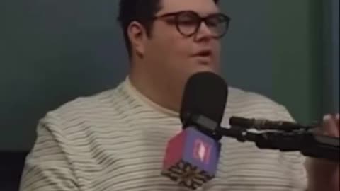 Liberal man says that everyone should get together and burn their gǔns, then we