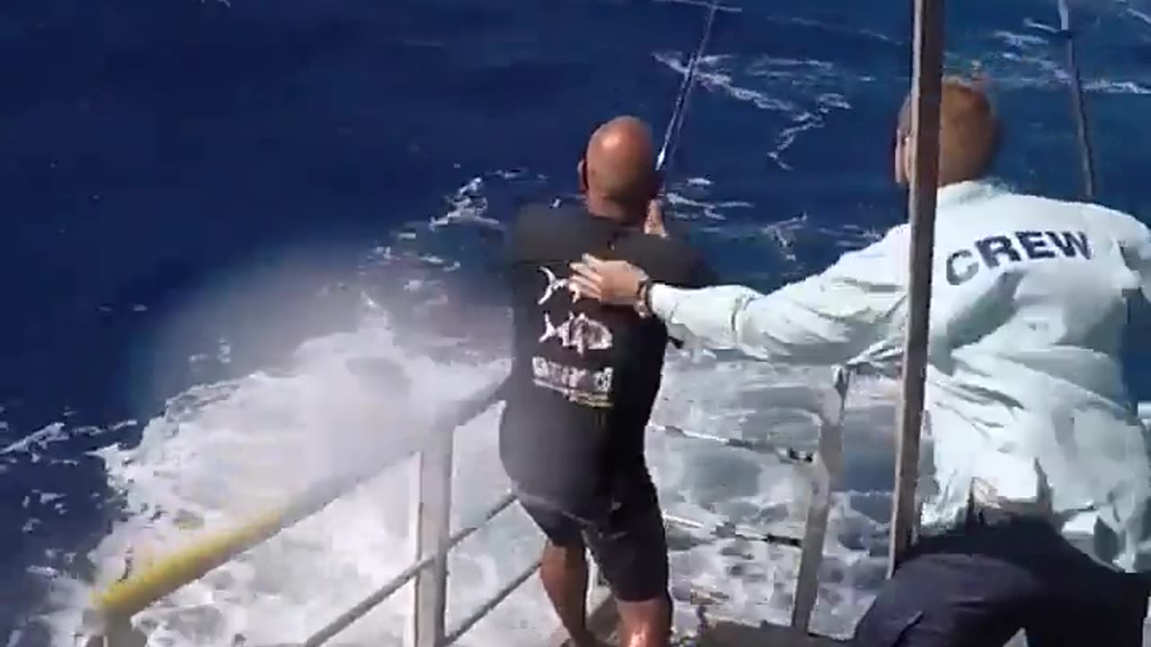 😮🎣 WTF Is He Even Fishing For? Lol | FeedMyCuriosity