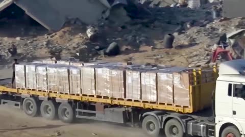 Gazans attempt to raid aid trucks in Rafah