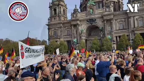 Hundreds of thousands of people take part in the protest actions in Berlin