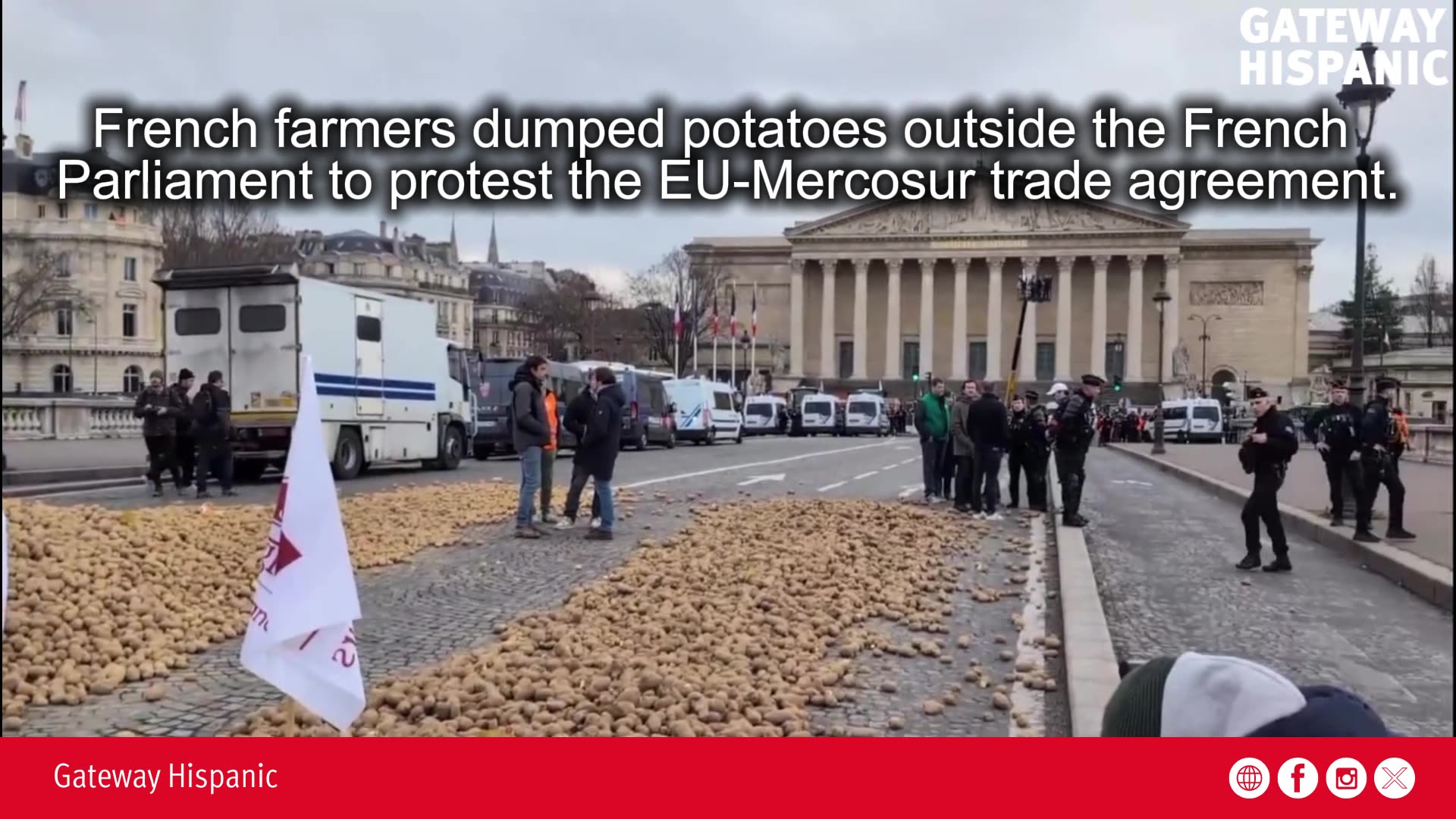 French farmers dump potatoes to protest EU-Mercosur deal (VIDEO)