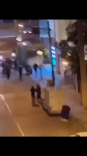 📹 Rioter in Iran uses flamethrower against security forces