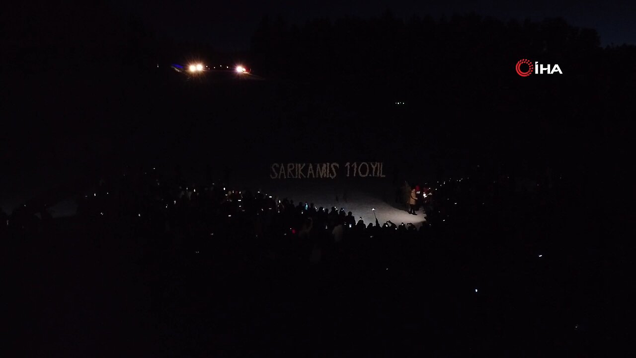 Sarıkamış şehitleri anısına meşaleli kayak gösterisi düzenlendi