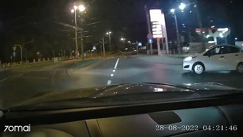 19-latka pod wpływem alkoholu doprowadza do kolizji