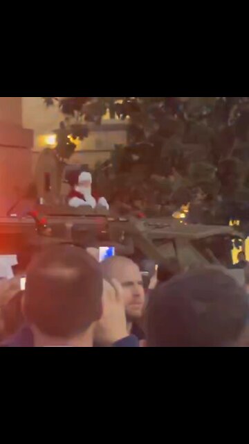 ¿Y el trineo con renos?: el Pentágono presenta a Papá Noel a bordo de un blindado