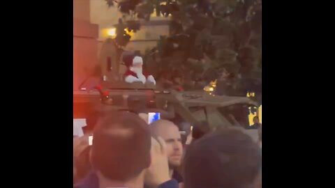 ¿Y el trineo con renos?: el Pentágono presenta a Papá Noel a bordo de un blindado