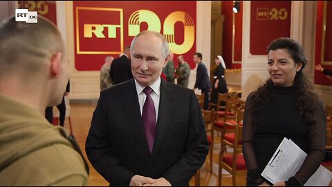 Putin im Gespräch mit RT-Chefredakteurin Simonjan und Helden der militärischen Sonderoperation