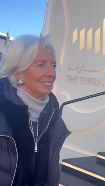 NOTIZIE DAL MONDO Forum di Davos 2026,Christine Lagarde tace sulle preoccupazioni relative alla società senza contanti. la Presidente della Banca Centrale Europea Christine Lagarde non risponde alle domande dei liberi giornalisti.
