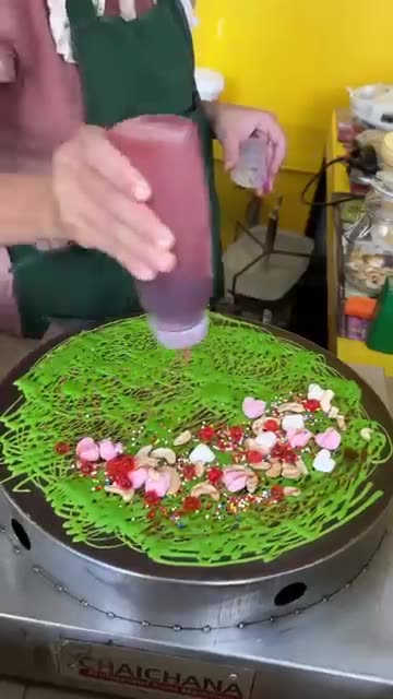 Unbelievable Thai Crepe Art – Can You Believe This Is Street Food?