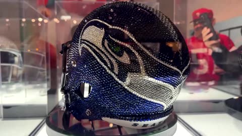 Fans enjoy 'amazing' helmets, rings and pre-Super Bowl fun in SF