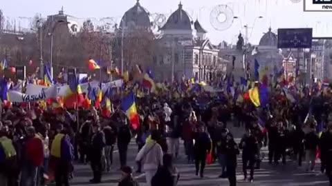 Unbelievable scenes in Romania right now as over 100,000 angry Romanians