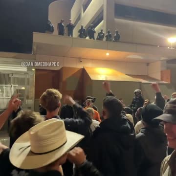 Patriots show up to support ICE to counter Antifa