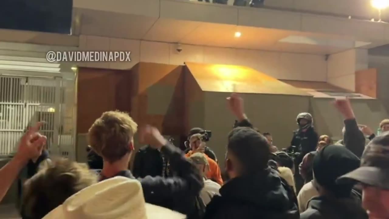 Patriots show up to support ICE to counter Antifa