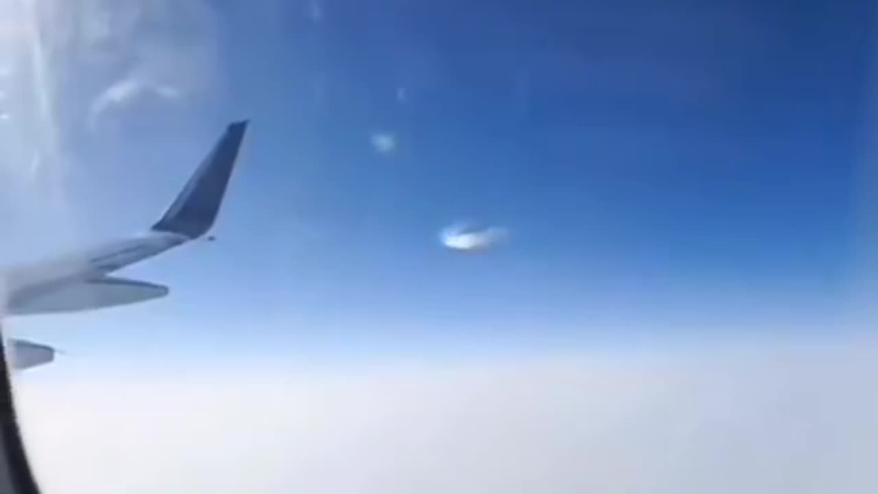 The craft, which hides itself by thickening the air around it (creating a cloud)