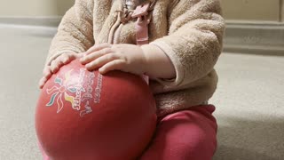 Baby Kayla + her favorite ball = cutest playtime ever 💕⚽